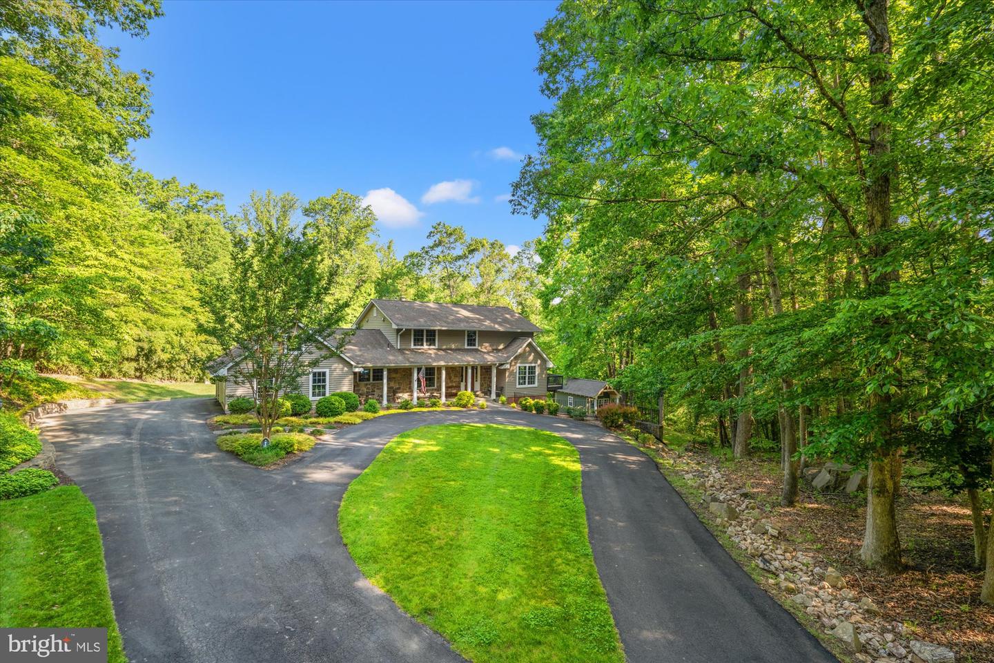 8112 VISTA POINT LN, FAIRFAX STATION, Virginia 22039, 5 Bedrooms Bedrooms, ,4 BathroomsBathrooms,Residential,For sale,8112 VISTA POINT LN,VAFX2245788 MLS # VAFX2245788