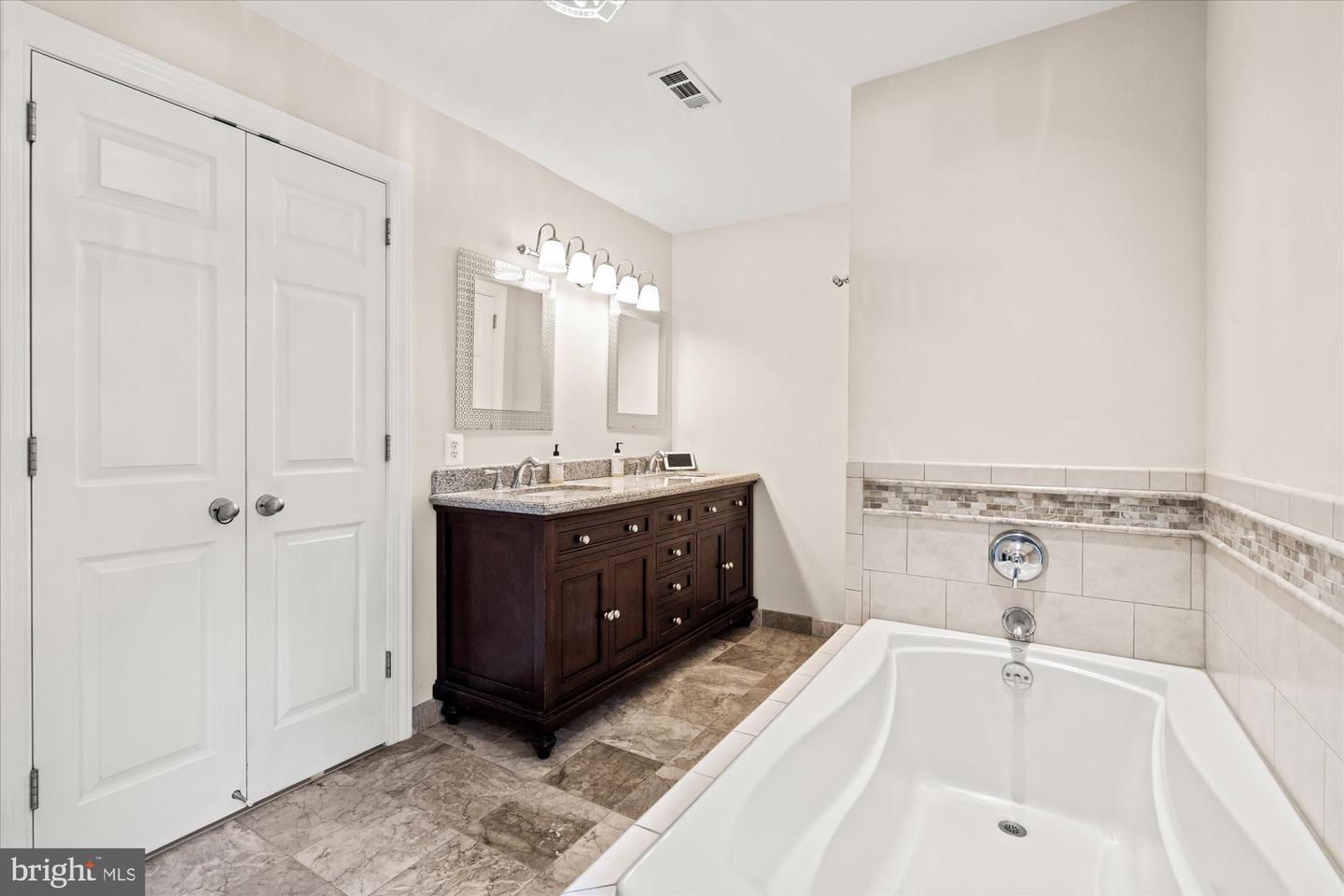 8112 VISTA POINT LN, FAIRFAX STATION, Virginia 22039, 5 Bedrooms Bedrooms, ,4 BathroomsBathrooms,Residential,For sale,8112 VISTA POINT LN,VAFX2245788 MLS # VAFX2245788