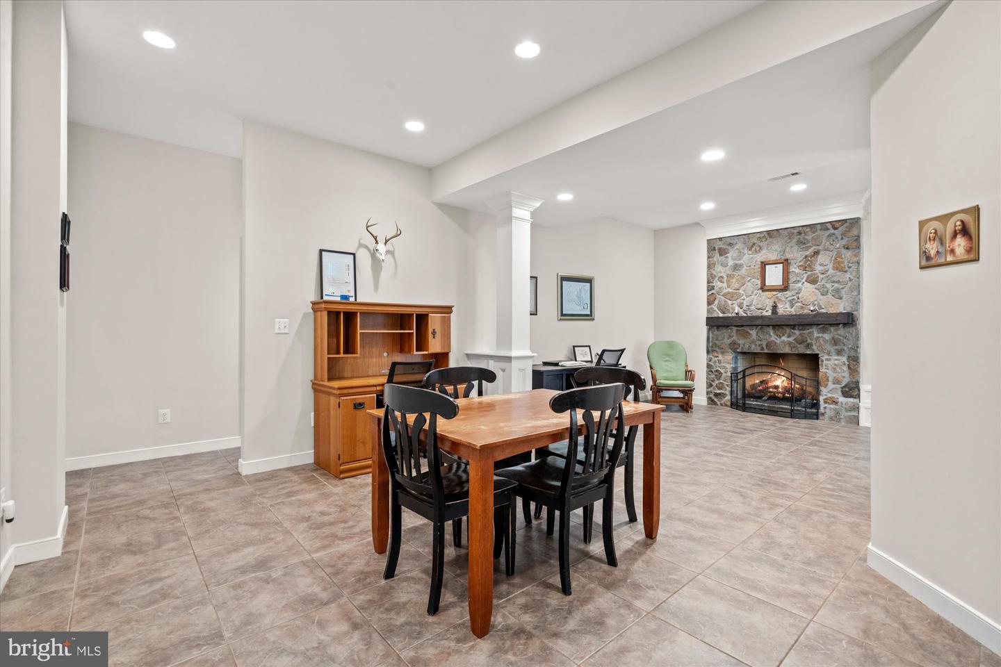 8112 VISTA POINT LN, FAIRFAX STATION, Virginia 22039, 5 Bedrooms Bedrooms, ,4 BathroomsBathrooms,Residential,For sale,8112 VISTA POINT LN,VAFX2245788 MLS # VAFX2245788