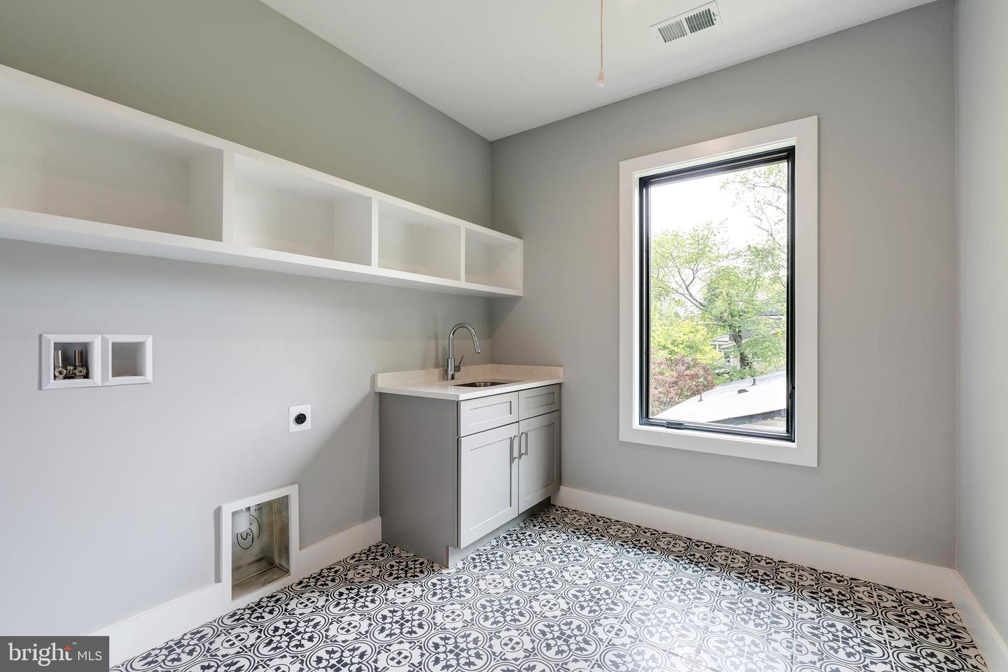 6800 OLD CHESTERBROOK RD, MCLEAN, Virginia 22101, 7 Bedrooms Bedrooms, ,6 BathroomsBathrooms,Residential,For sale,6800 OLD CHESTERBROOK RD,VAFX2245832 MLS # VAFX2245832