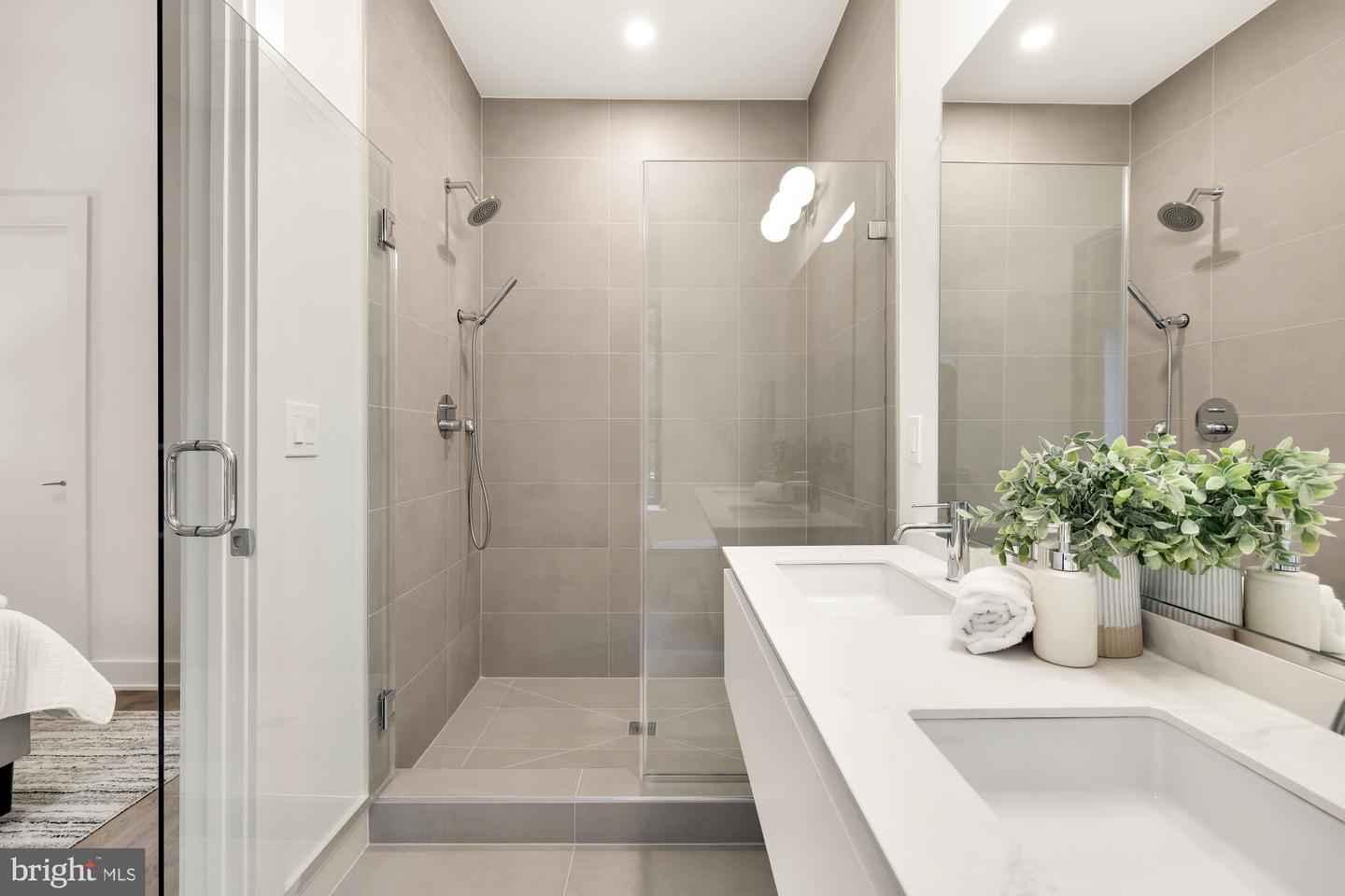 2647 41ST ST NW #3, WASHINGTON, District Of Columbia 20007, 3 Bedrooms Bedrooms, ,2 BathroomsBathrooms,Residential,For sale,2647 41ST ST NW #3,DCDC2204354 MLS # DCDC2204354