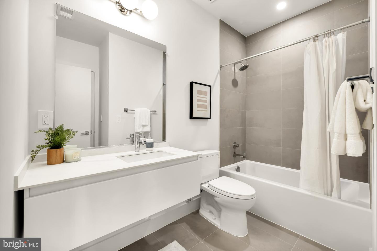2647 41ST ST NW #3, WASHINGTON, District Of Columbia 20007, 3 Bedrooms Bedrooms, ,2 BathroomsBathrooms,Residential,For sale,2647 41ST ST NW #3,DCDC2204354 MLS # DCDC2204354