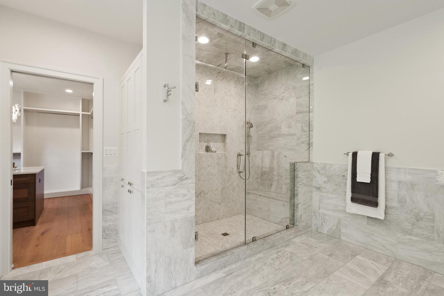 6952 DUNCRAIG CT, MCLEAN, Virginia 22101, 6 Bedrooms Bedrooms, ,6 BathroomsBathrooms,Residential,For sale,6952 DUNCRAIG CT,VAFX2245986 MLS # VAFX2245986