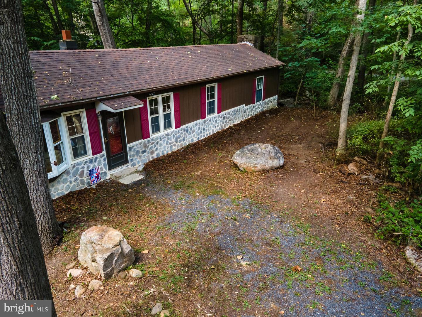 191 HIDEAWAY FARMS RD, EDINBURG, Virginia 22824, 2 Bedrooms Bedrooms, ,1 BathroomBathrooms,Residential,For sale,191 HIDEAWAY FARMS RD,VASH2011656 MLS # VASH2011656