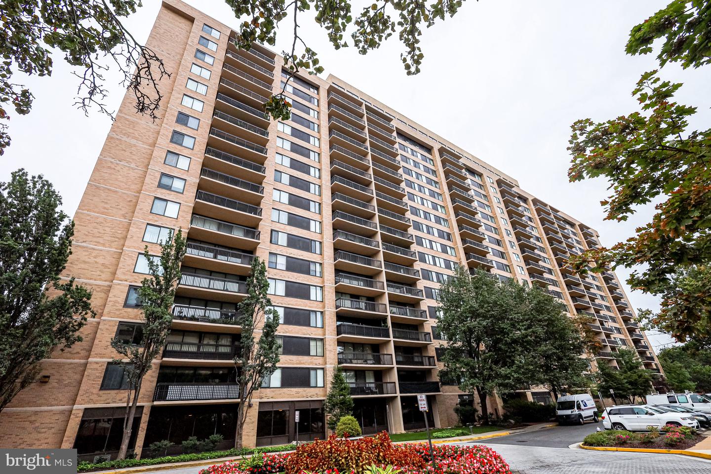 3713 S GEORGE MASON DR #713, FALLS CHURCH, Virginia 22041, 2 Bedrooms Bedrooms, 6 Rooms Rooms,2 BathroomsBathrooms,Residential,For sale,3713 S GEORGE MASON DR #713,VAFX2245918 MLS # VAFX2245918