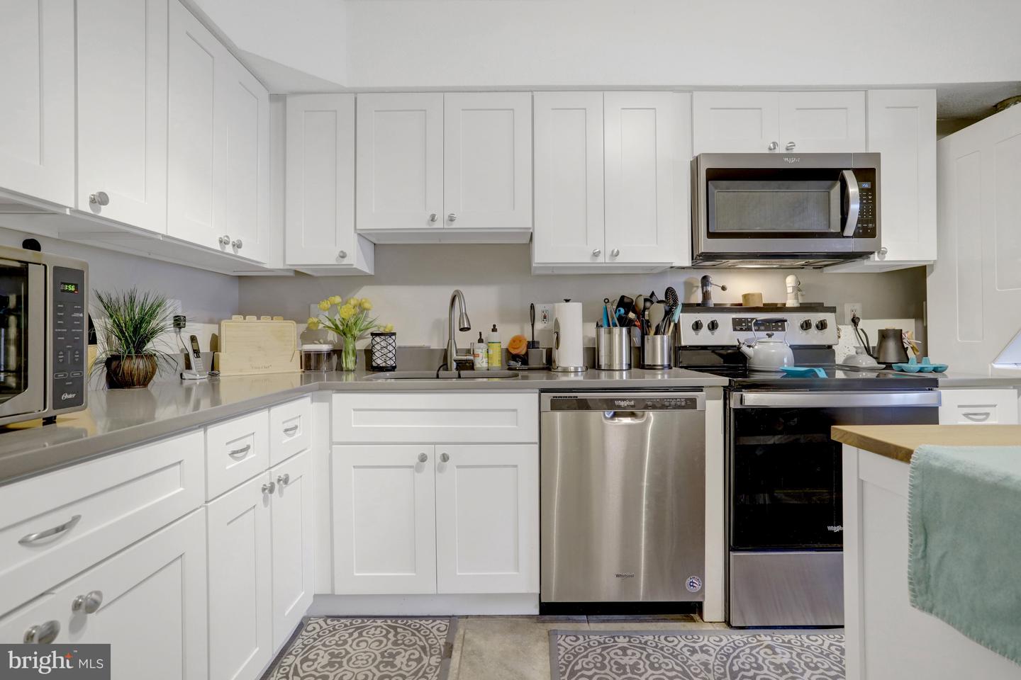 3713 S GEORGE MASON DR #713, FALLS CHURCH, Virginia 22041, 2 Bedrooms Bedrooms, 6 Rooms Rooms,2 BathroomsBathrooms,Residential,For sale,3713 S GEORGE MASON DR #713,VAFX2245918 MLS # VAFX2245918
