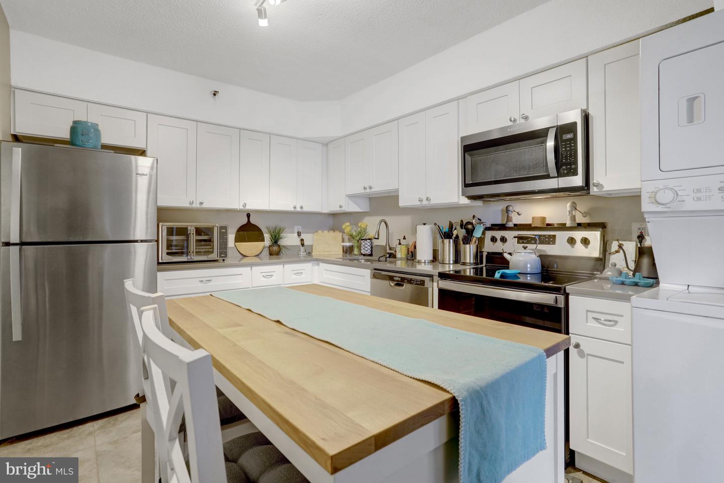 3713 S GEORGE MASON DR #713, FALLS CHURCH, Virginia 22041, 2 Bedrooms Bedrooms, 6 Rooms Rooms,2 BathroomsBathrooms,Residential,For sale,3713 S GEORGE MASON DR #713,VAFX2245918 MLS # VAFX2245918