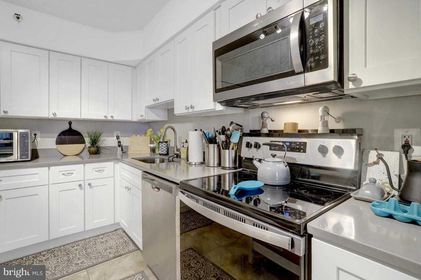3713 S GEORGE MASON DR #713, FALLS CHURCH, Virginia 22041, 2 Bedrooms Bedrooms, 6 Rooms Rooms,2 BathroomsBathrooms,Residential,For sale,3713 S GEORGE MASON DR #713,VAFX2245918 MLS # VAFX2245918
