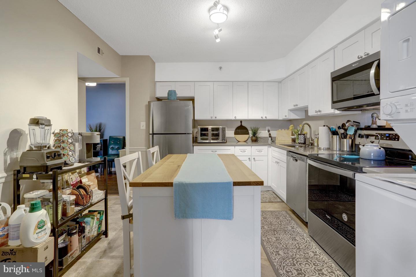 3713 S GEORGE MASON DR #713, FALLS CHURCH, Virginia 22041, 2 Bedrooms Bedrooms, 6 Rooms Rooms,2 BathroomsBathrooms,Residential,For sale,3713 S GEORGE MASON DR #713,VAFX2245918 MLS # VAFX2245918