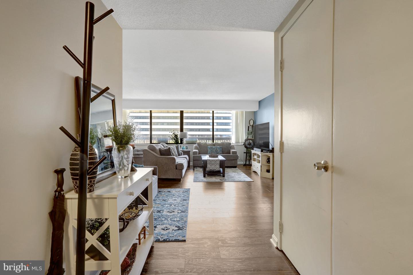 3713 S GEORGE MASON DR #713, FALLS CHURCH, Virginia 22041, 2 Bedrooms Bedrooms, 6 Rooms Rooms,2 BathroomsBathrooms,Residential,For sale,3713 S GEORGE MASON DR #713,VAFX2245918 MLS # VAFX2245918