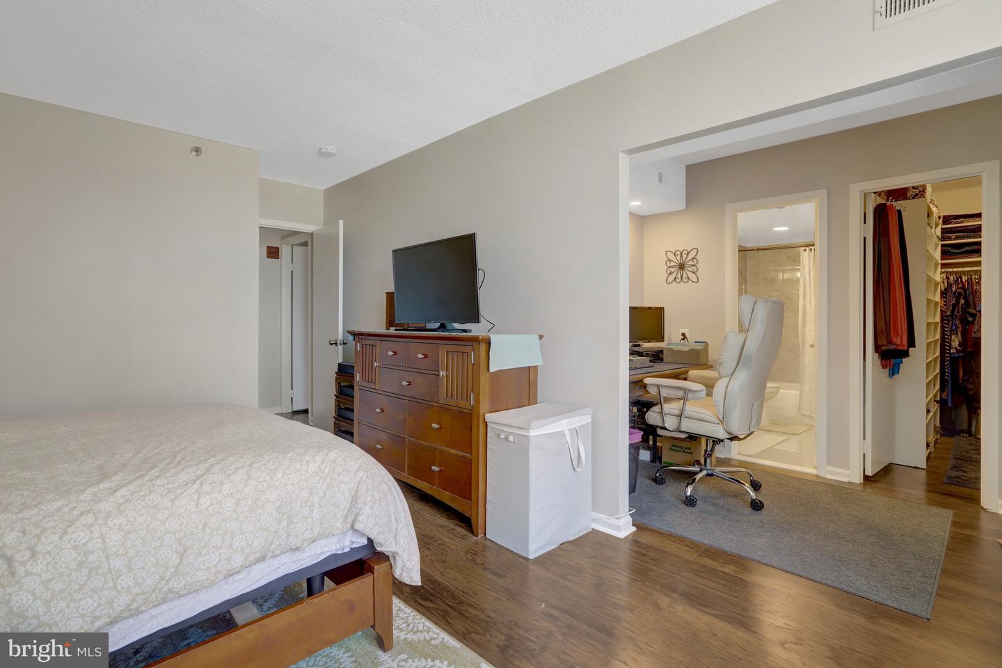 3713 S GEORGE MASON DR #713, FALLS CHURCH, Virginia 22041, 2 Bedrooms Bedrooms, 6 Rooms Rooms,2 BathroomsBathrooms,Residential,For sale,3713 S GEORGE MASON DR #713,VAFX2245918 MLS # VAFX2245918