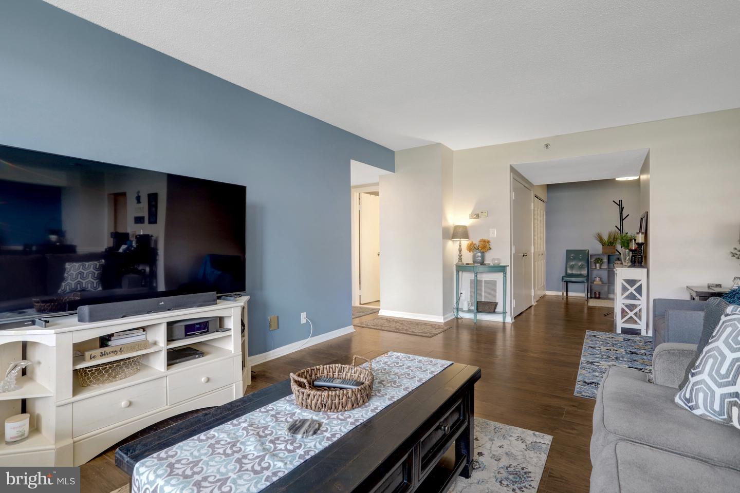 3713 S GEORGE MASON DR #713, FALLS CHURCH, Virginia 22041, 2 Bedrooms Bedrooms, 6 Rooms Rooms,2 BathroomsBathrooms,Residential,For sale,3713 S GEORGE MASON DR #713,VAFX2245918 MLS # VAFX2245918