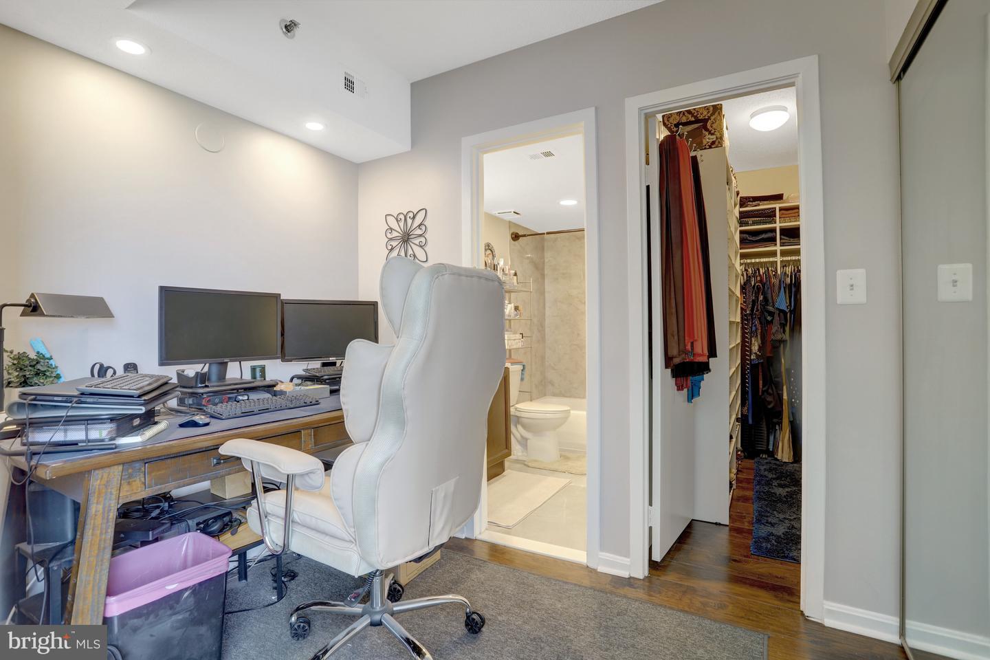3713 S GEORGE MASON DR #713, FALLS CHURCH, Virginia 22041, 2 Bedrooms Bedrooms, 6 Rooms Rooms,2 BathroomsBathrooms,Residential,For sale,3713 S GEORGE MASON DR #713,VAFX2245918 MLS # VAFX2245918