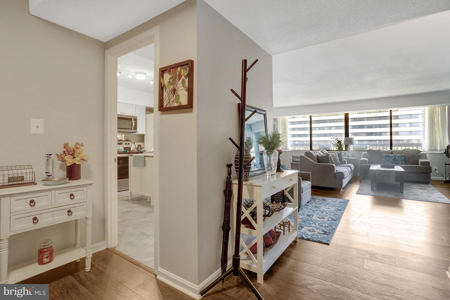 3713 S GEORGE MASON DR #713, FALLS CHURCH, Virginia 22041, 2 Bedrooms Bedrooms, 6 Rooms Rooms,2 BathroomsBathrooms,Residential,For sale,3713 S GEORGE MASON DR #713,VAFX2245918 MLS # VAFX2245918