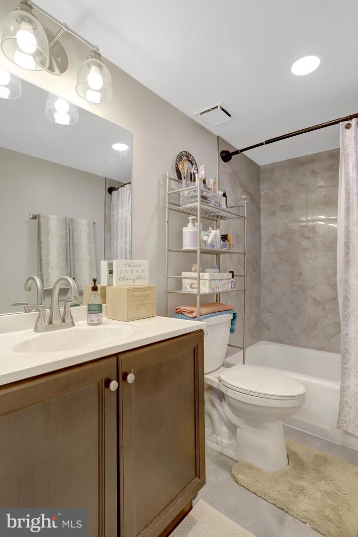 3713 S GEORGE MASON DR #713, FALLS CHURCH, Virginia 22041, 2 Bedrooms Bedrooms, 6 Rooms Rooms,2 BathroomsBathrooms,Residential,For sale,3713 S GEORGE MASON DR #713,VAFX2245918 MLS # VAFX2245918