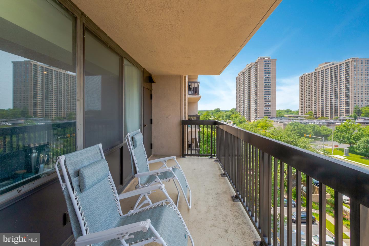 3713 S GEORGE MASON DR #713, FALLS CHURCH, Virginia 22041, 2 Bedrooms Bedrooms, 6 Rooms Rooms,2 BathroomsBathrooms,Residential,For sale,3713 S GEORGE MASON DR #713,VAFX2245918 MLS # VAFX2245918