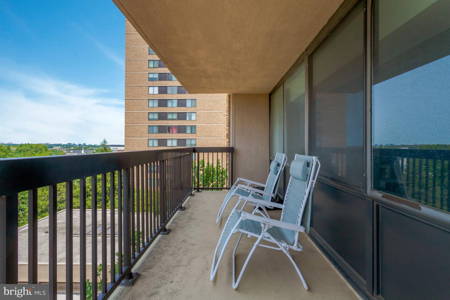 3713 S GEORGE MASON DR #713, FALLS CHURCH, Virginia 22041, 2 Bedrooms Bedrooms, 6 Rooms Rooms,2 BathroomsBathrooms,Residential,For sale,3713 S GEORGE MASON DR #713,VAFX2245918 MLS # VAFX2245918