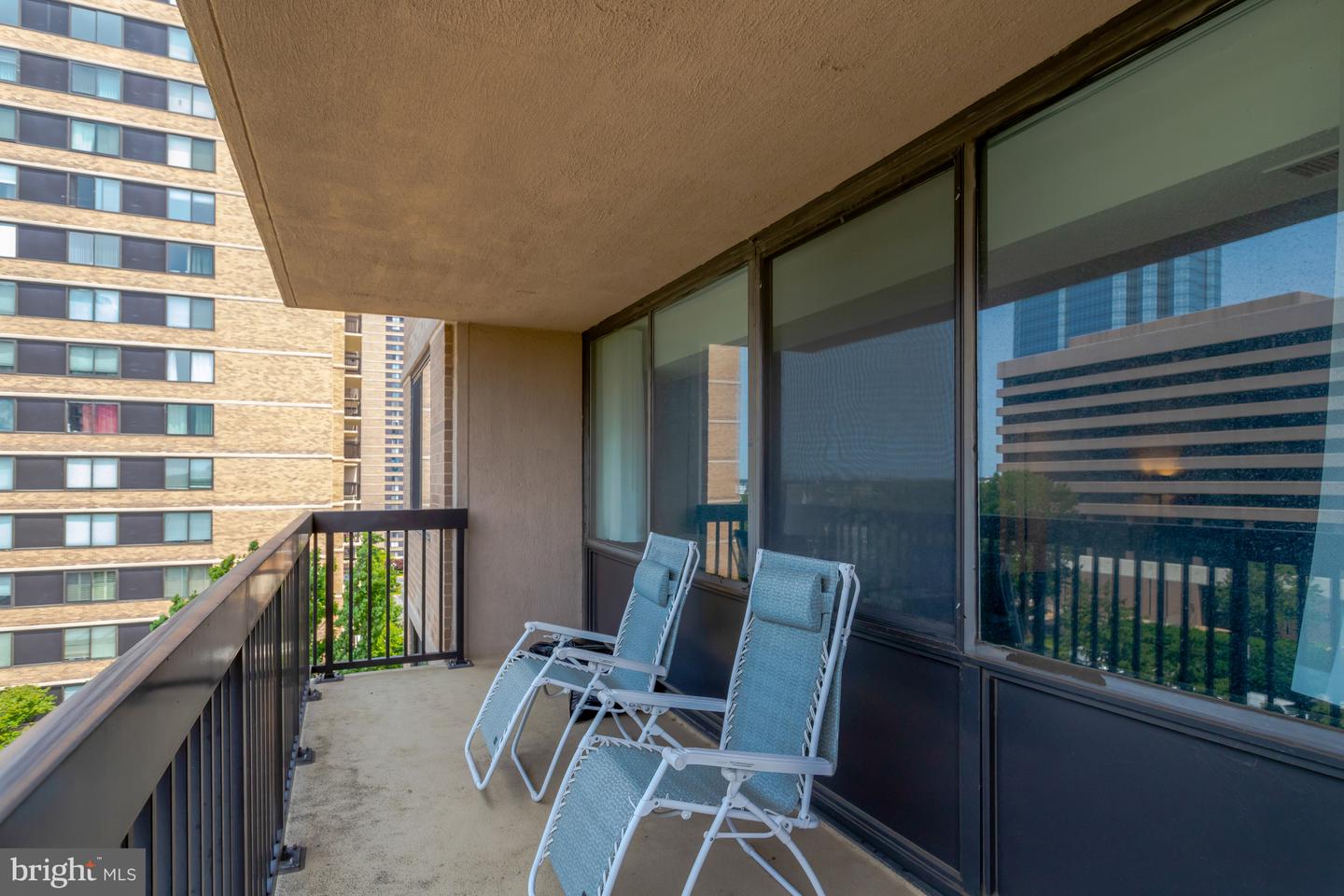3713 S GEORGE MASON DR #713, FALLS CHURCH, Virginia 22041, 2 Bedrooms Bedrooms, 6 Rooms Rooms,2 BathroomsBathrooms,Residential,For sale,3713 S GEORGE MASON DR #713,VAFX2245918 MLS # VAFX2245918