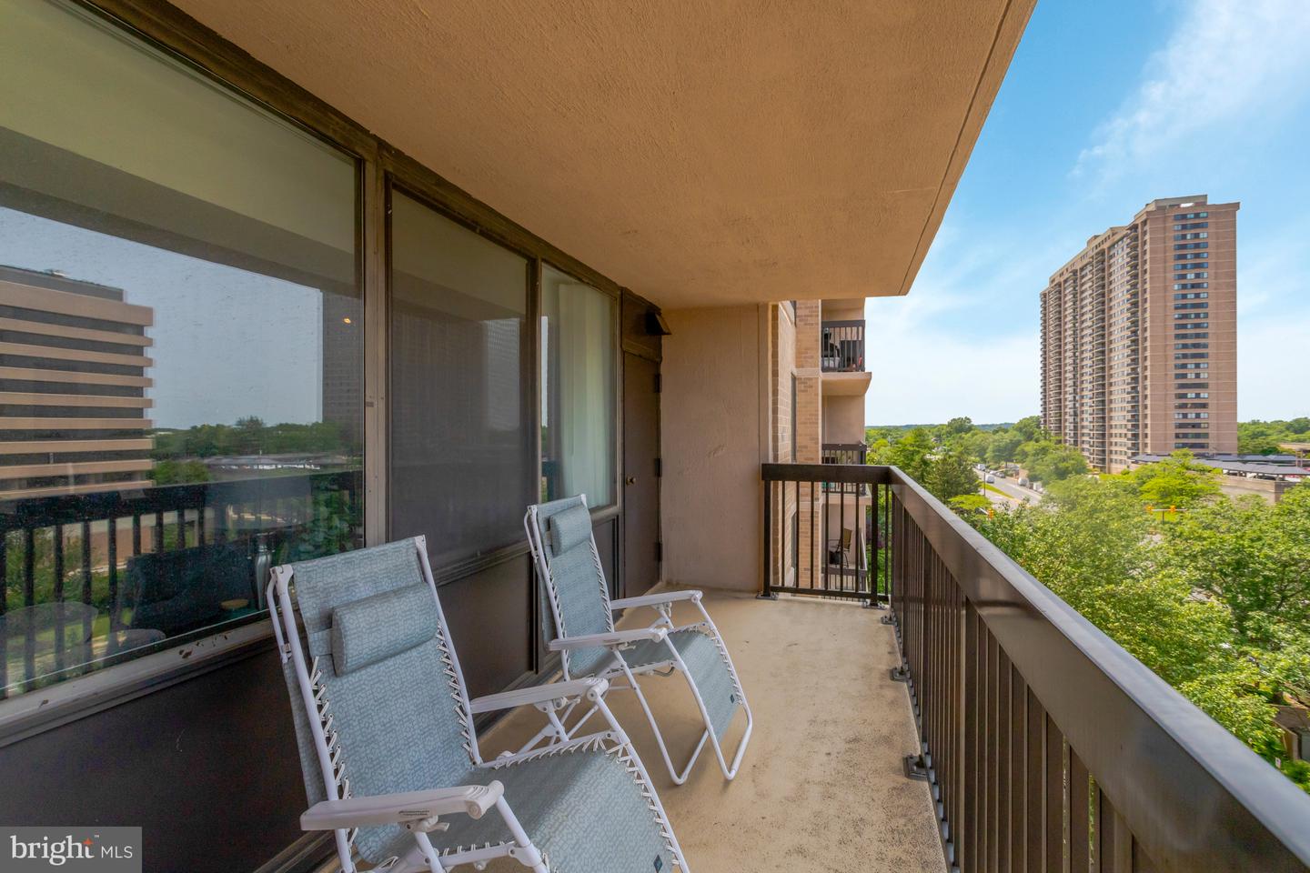 3713 S GEORGE MASON DR #713, FALLS CHURCH, Virginia 22041, 2 Bedrooms Bedrooms, 6 Rooms Rooms,2 BathroomsBathrooms,Residential,For sale,3713 S GEORGE MASON DR #713,VAFX2245918 MLS # VAFX2245918