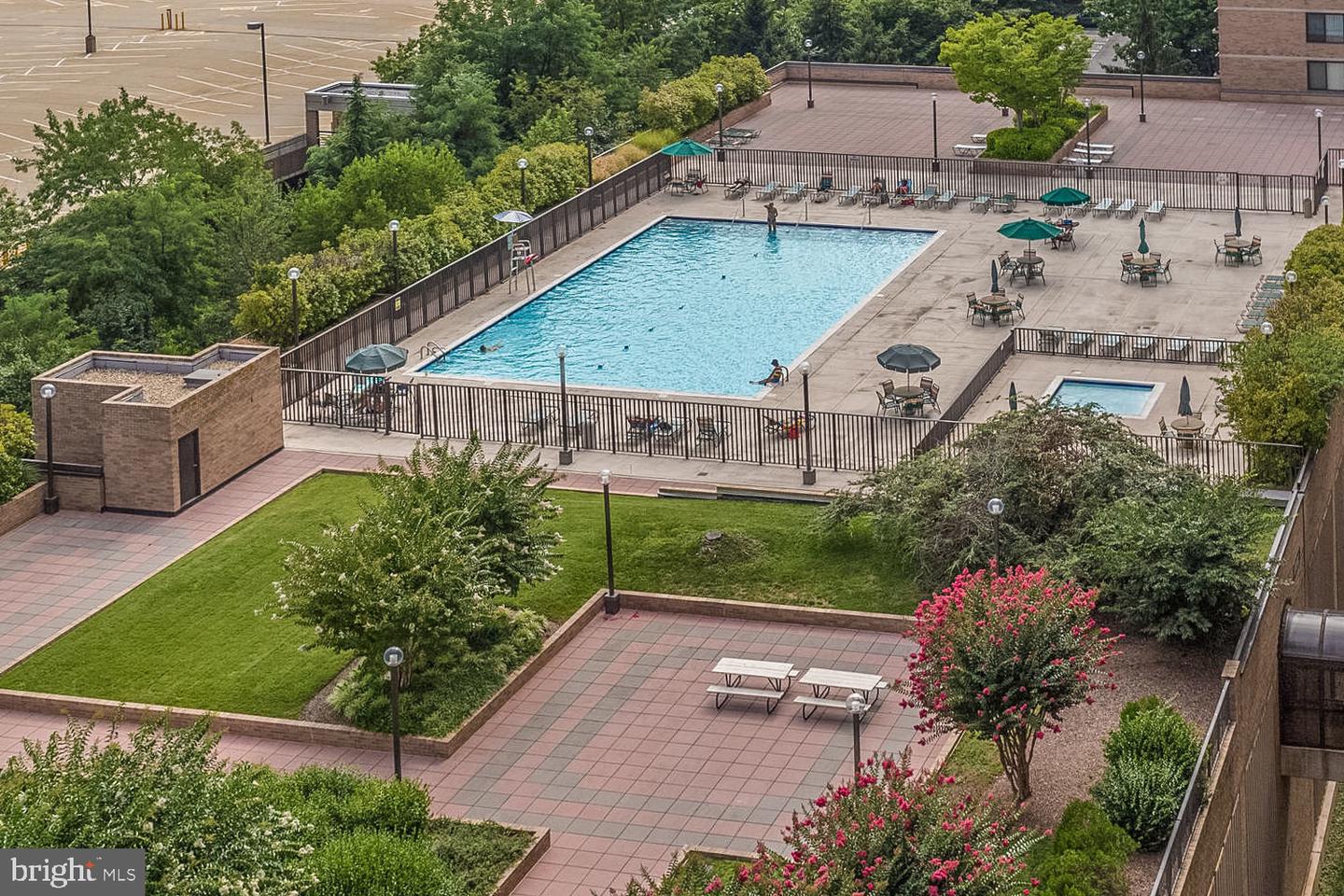 3713 S GEORGE MASON DR #713, FALLS CHURCH, Virginia 22041, 2 Bedrooms Bedrooms, 6 Rooms Rooms,2 BathroomsBathrooms,Residential,For sale,3713 S GEORGE MASON DR #713,VAFX2245918 MLS # VAFX2245918