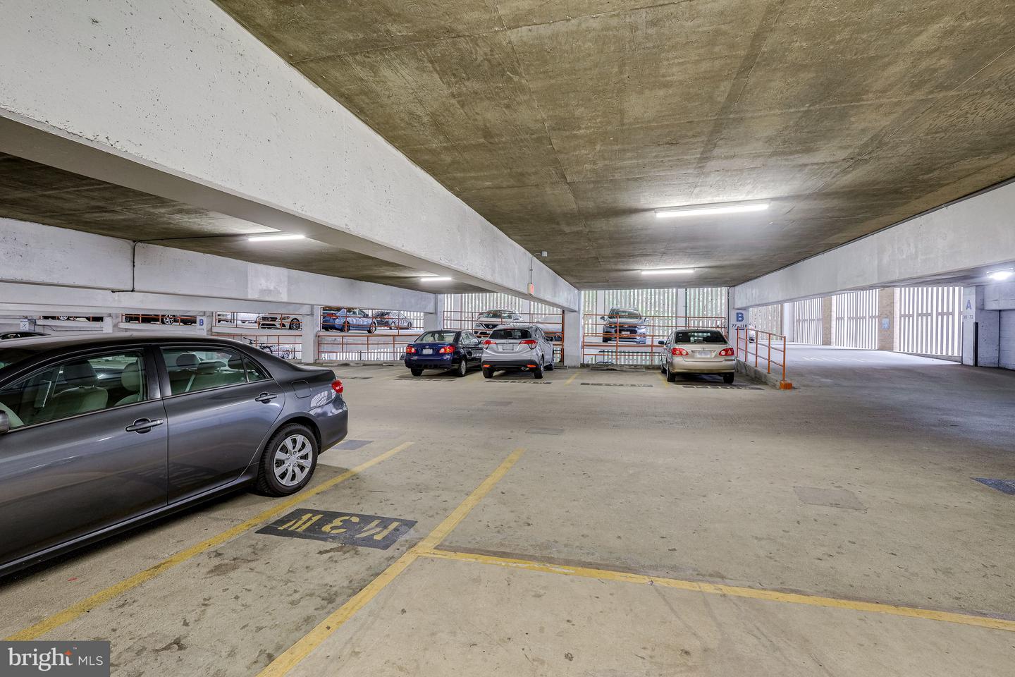 3713 S GEORGE MASON DR #713, FALLS CHURCH, Virginia 22041, 2 Bedrooms Bedrooms, 6 Rooms Rooms,2 BathroomsBathrooms,Residential,For sale,3713 S GEORGE MASON DR #713,VAFX2245918 MLS # VAFX2245918