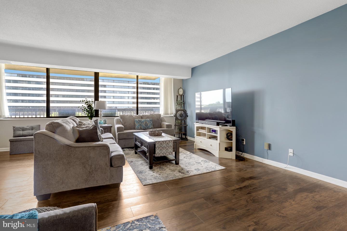 3713 S GEORGE MASON DR #713, FALLS CHURCH, Virginia 22041, 2 Bedrooms Bedrooms, 6 Rooms Rooms,2 BathroomsBathrooms,Residential,For sale,3713 S GEORGE MASON DR #713,VAFX2245918 MLS # VAFX2245918