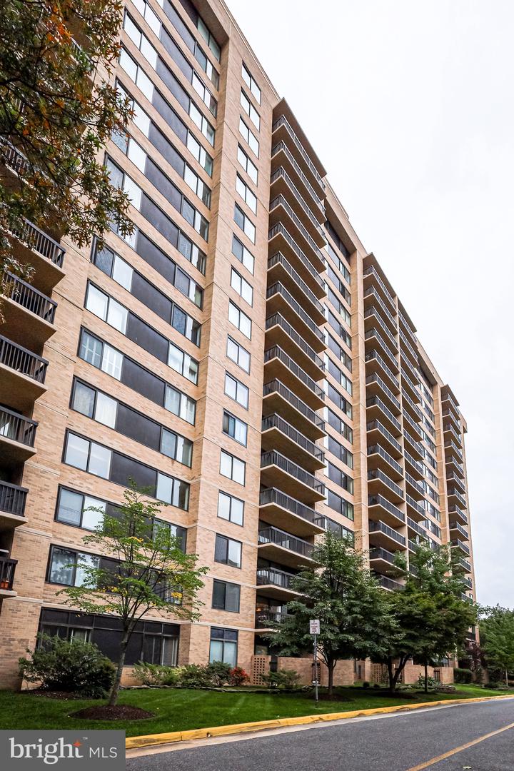 3713 S GEORGE MASON DR #713, FALLS CHURCH, Virginia 22041, 2 Bedrooms Bedrooms, 6 Rooms Rooms,2 BathroomsBathrooms,Residential,For sale,3713 S GEORGE MASON DR #713,VAFX2245918 MLS # VAFX2245918