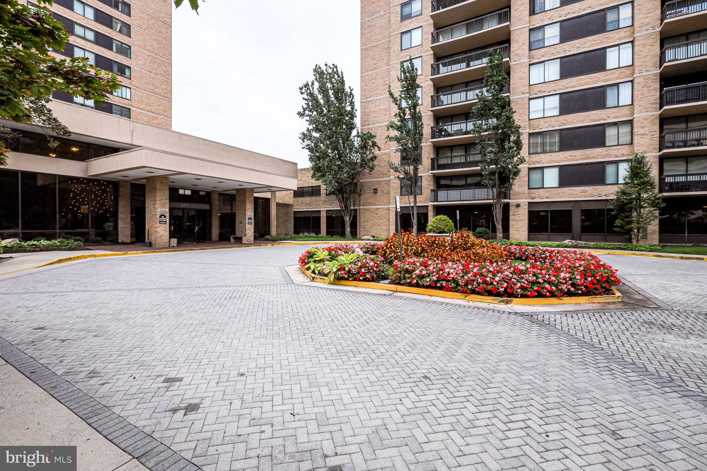 3713 S GEORGE MASON DR #713, FALLS CHURCH, Virginia 22041, 2 Bedrooms Bedrooms, 6 Rooms Rooms,2 BathroomsBathrooms,Residential,For sale,3713 S GEORGE MASON DR #713,VAFX2245918 MLS # VAFX2245918