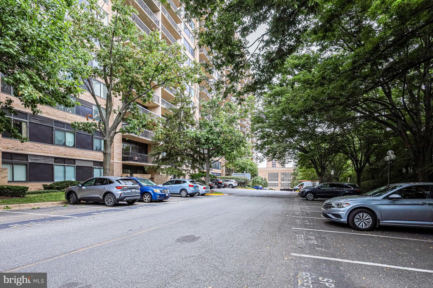3713 S GEORGE MASON DR #713, FALLS CHURCH, Virginia 22041, 2 Bedrooms Bedrooms, 6 Rooms Rooms,2 BathroomsBathrooms,Residential,For sale,3713 S GEORGE MASON DR #713,VAFX2245918 MLS # VAFX2245918