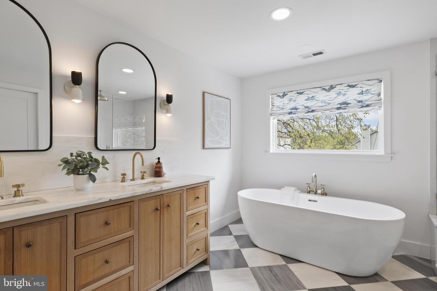 865 N JEFFERSON ST, ARLINGTON, Virginia 22205, 5 Bedrooms Bedrooms, ,4 BathroomsBathrooms,Residential,For sale,865 N JEFFERSON ST,VAAR2058858 MLS # VAAR2058858