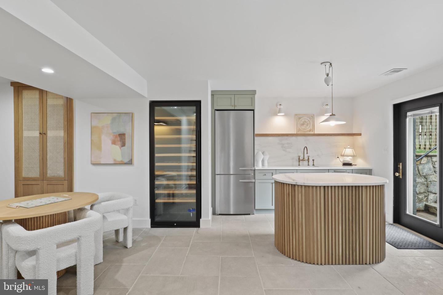 865 N JEFFERSON ST, ARLINGTON, Virginia 22205, 5 Bedrooms Bedrooms, ,4 BathroomsBathrooms,Residential,For sale,865 N JEFFERSON ST,VAAR2058858 MLS # VAAR2058858