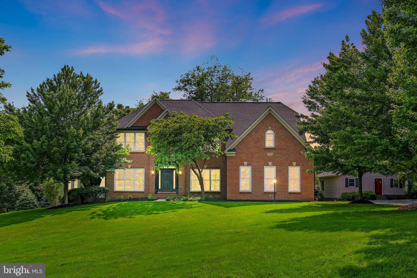 17301 ROUNDMONT PL, ROUND HILL, Virginia 20141, 5 Bedrooms Bedrooms, ,4 BathroomsBathrooms,Residential,For sale,17301 ROUNDMONT PL,VALO2098972 MLS # VALO2098972