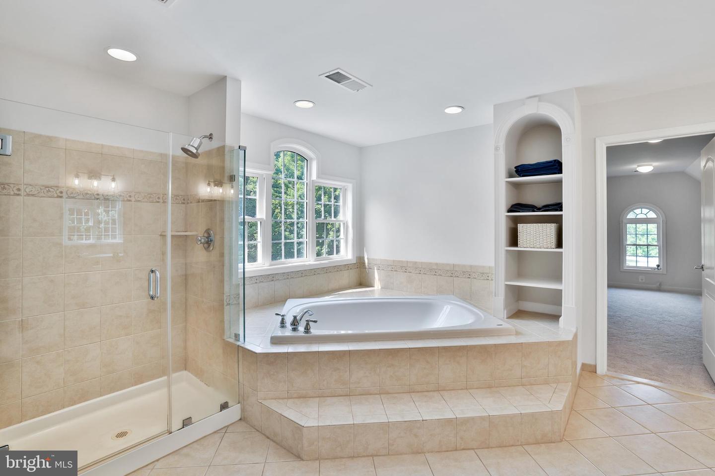 17301 ROUNDMONT PL, ROUND HILL, Virginia 20141, 5 Bedrooms Bedrooms, ,4 BathroomsBathrooms,Residential,For sale,17301 ROUNDMONT PL,VALO2098972 MLS # VALO2098972