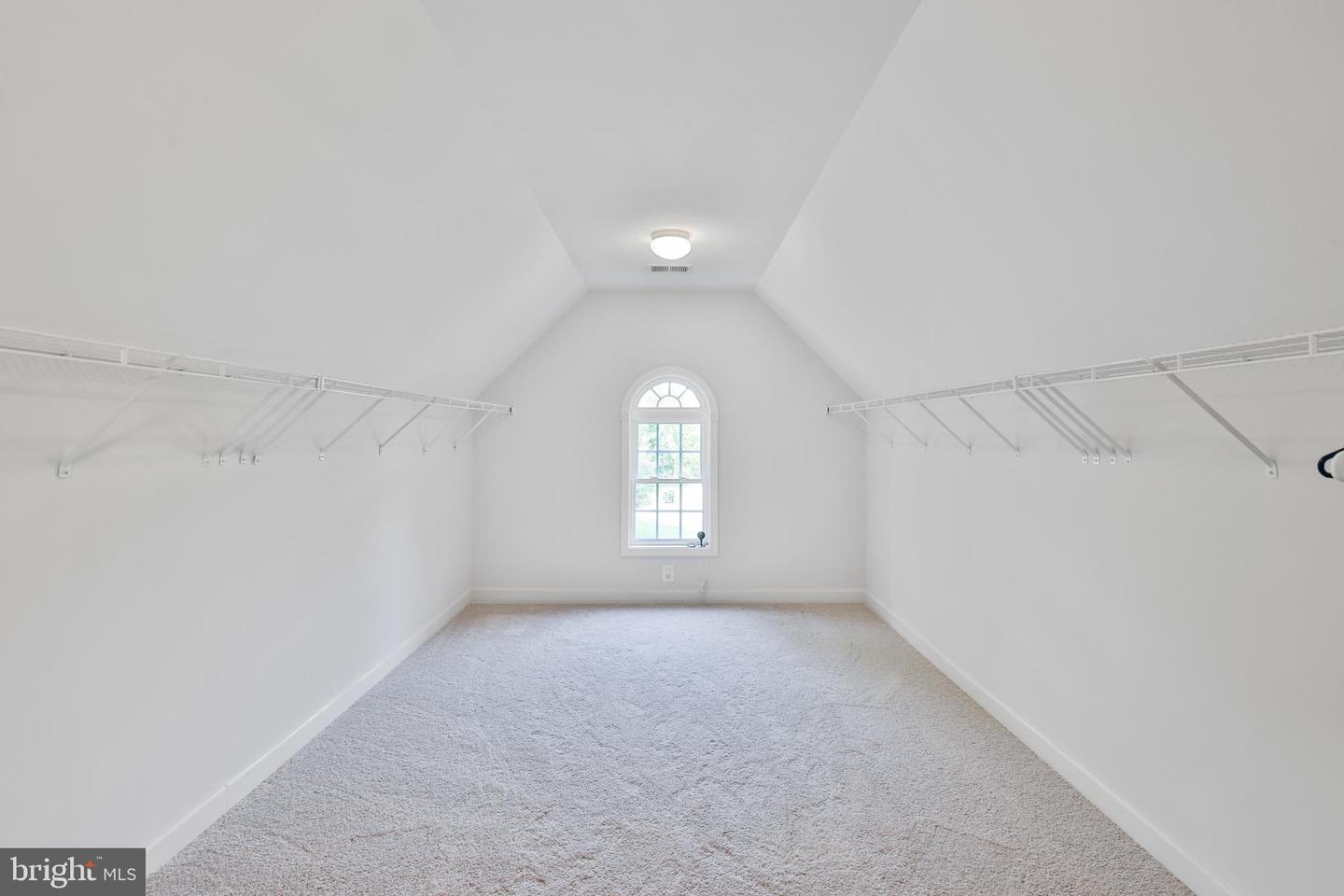 17301 ROUNDMONT PL, ROUND HILL, Virginia 20141, 5 Bedrooms Bedrooms, ,4 BathroomsBathrooms,Residential,For sale,17301 ROUNDMONT PL,VALO2098972 MLS # VALO2098972