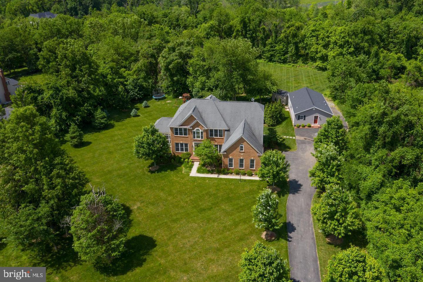 17301 ROUNDMONT PL, ROUND HILL, Virginia 20141, 5 Bedrooms Bedrooms, ,4 BathroomsBathrooms,Residential,For sale,17301 ROUNDMONT PL,VALO2098972 MLS # VALO2098972