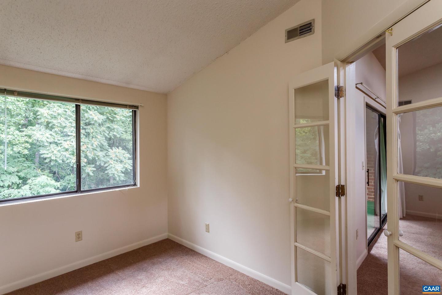 115 TURTLE CREEK RD #11, CHARLOTTESVILLE, Virginia 22901, 2 Bedrooms Bedrooms, ,2 BathroomsBathrooms,Residential,For sale,115 TURTLE CREEK RD #11,665466 MLS # 665466