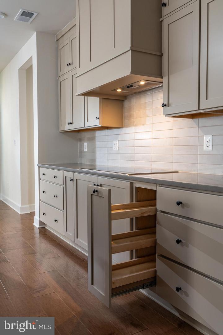 43089 GREELEY SQ, ASHBURN, Virginia 20148, 3 Bedrooms Bedrooms, ,3 BathroomsBathrooms,Residential,For sale,43089 GREELEY SQ,VALO2098976 MLS # VALO2098976