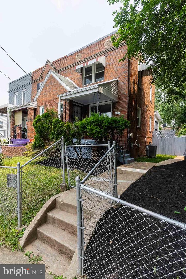 1960 FENDALL ST SE, WASHINGTON, District Of Columbia 20020, 3 Bedrooms Bedrooms, 5 Rooms Rooms,1 BathroomBathrooms,Residential,For sale,1960 FENDALL ST SE,DCDC2183690 MLS # DCDC2183690