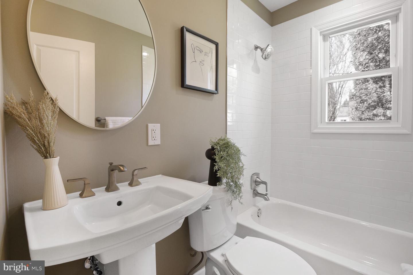 3914 18TH ST NE, WASHINGTON, District Of Columbia 20018, 5 Bedrooms Bedrooms, ,3 BathroomsBathrooms,Residential,For sale,3914 18TH ST NE,DCDC2190320 MLS # DCDC2190320