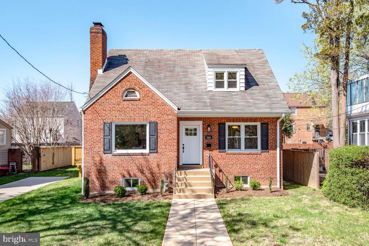 3914 18TH ST NE, WASHINGTON, District Of Columbia 20018, 5 Bedrooms Bedrooms, ,3 BathroomsBathrooms,Residential,For sale,3914 18TH ST NE,DCDC2190320 MLS # DCDC2190320