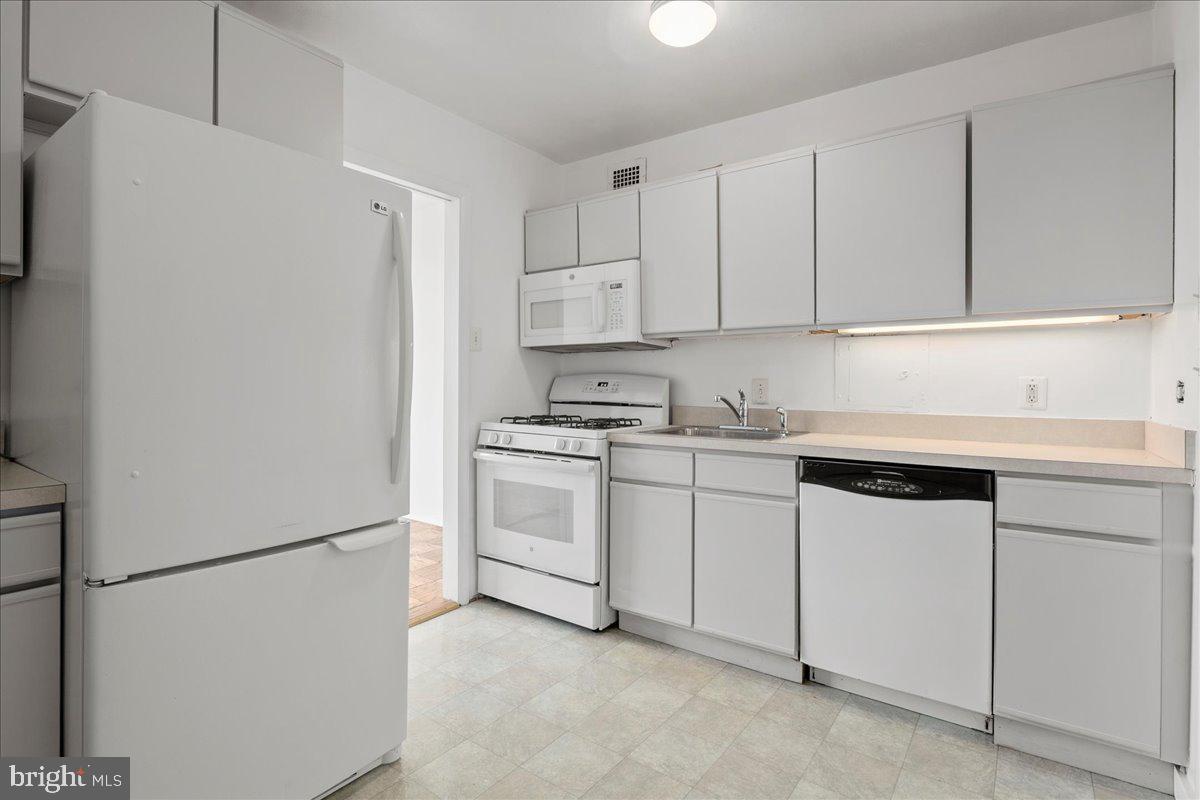 4501 ARLINGTON BLVD #709, ARLINGTON, Virginia 22203, 3 Bedrooms Bedrooms, ,2 BathroomsBathrooms,Residential,For sale,4501 ARLINGTON BLVD #709,VAAR2056302 MLS # VAAR2056302