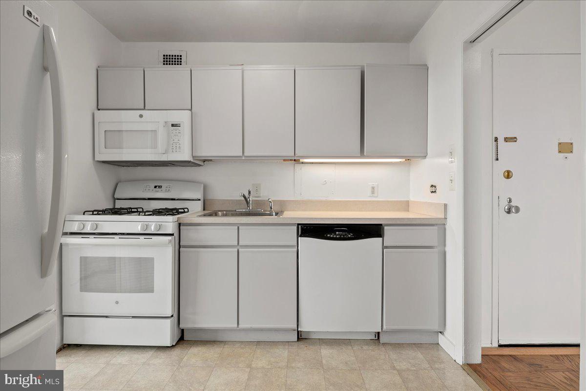 4501 ARLINGTON BLVD #709, ARLINGTON, Virginia 22203, 3 Bedrooms Bedrooms, ,2 BathroomsBathrooms,Residential,For sale,4501 ARLINGTON BLVD #709,VAAR2056302 MLS # VAAR2056302