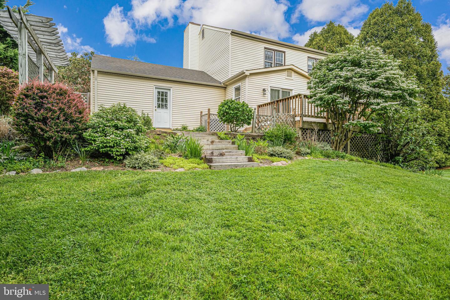 9808 KOHOUTEK CT, VIENNA, Virginia 22182, 4 Bedrooms Bedrooms, ,3 BathroomsBathrooms,Residential,For sale,9808 KOHOUTEK CT,VAFX2235778 MLS # VAFX2235778