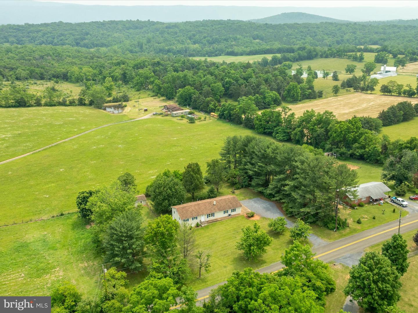 13970 BACK RD, STRASBURG, Virginia 22657, 4 Bedrooms Bedrooms, ,3 BathroomsBathrooms,Residential,For sale,13970 BACK RD,VASH2011286 MLS # VASH2011286