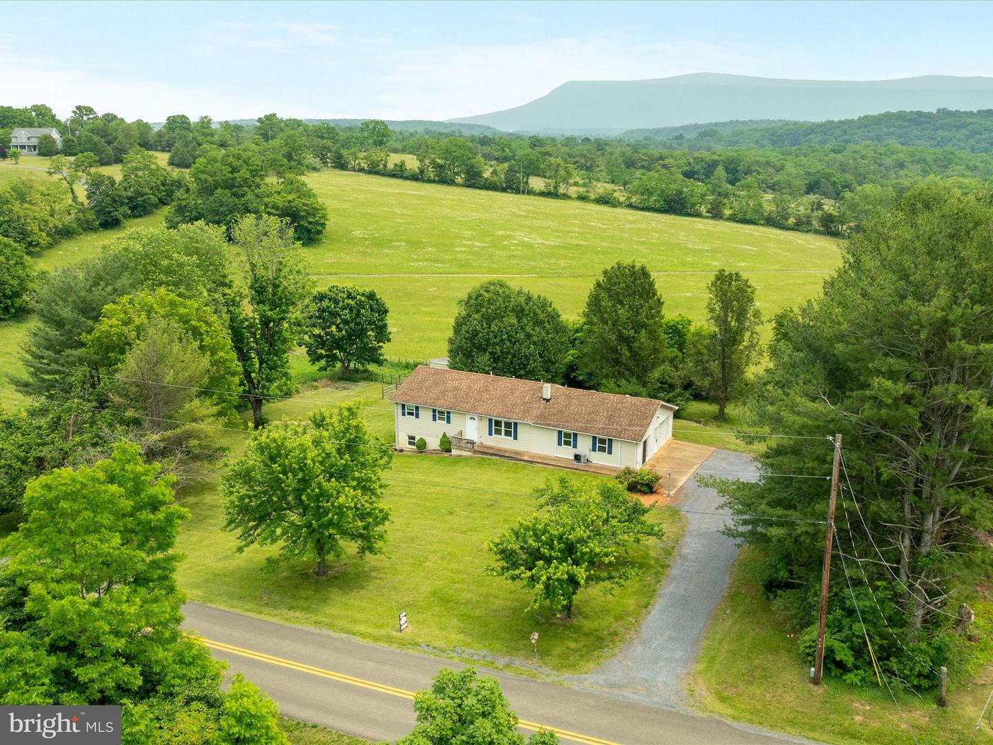 13970 BACK RD, STRASBURG, Virginia 22657, 4 Bedrooms Bedrooms, ,3 BathroomsBathrooms,Residential,For sale,13970 BACK RD,VASH2011286 MLS # VASH2011286