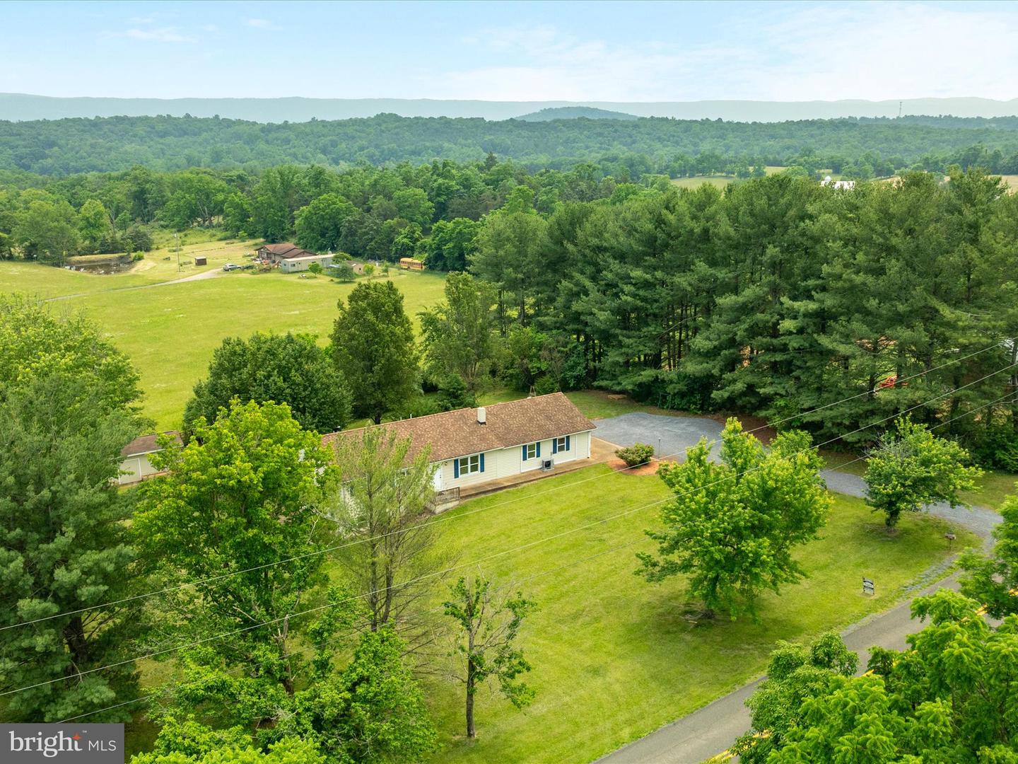 13970 BACK RD, STRASBURG, Virginia 22657, 4 Bedrooms Bedrooms, ,3 BathroomsBathrooms,Residential,For sale,13970 BACK RD,VASH2011286 MLS # VASH2011286