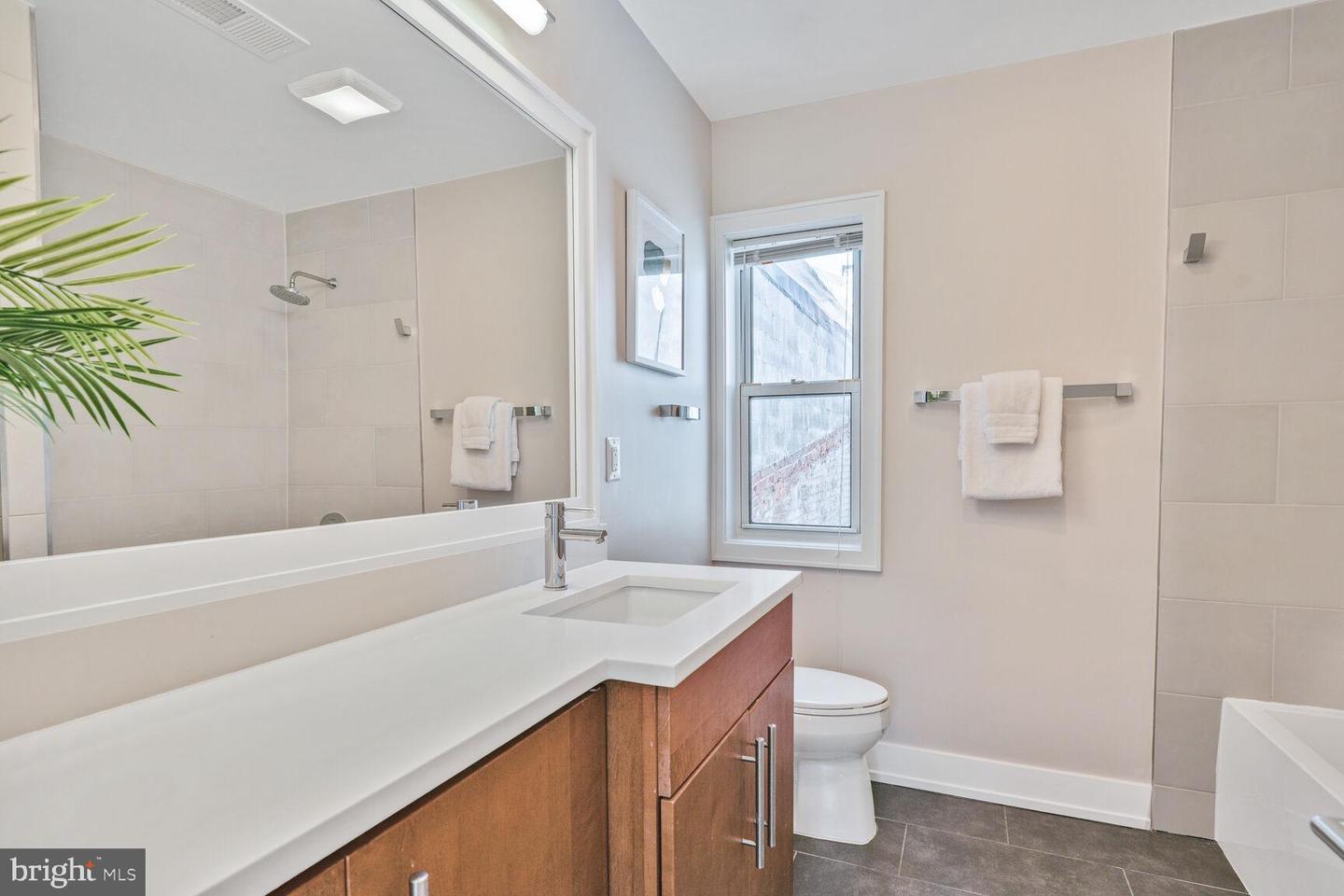 2515 17TH ST NW #5, WASHINGTON, District Of Columbia 20009, 2 Bedrooms Bedrooms, ,2 BathroomsBathrooms,Residential,For sale,2515 17TH ST NW #5,DCDC2199404 MLS # DCDC2199404