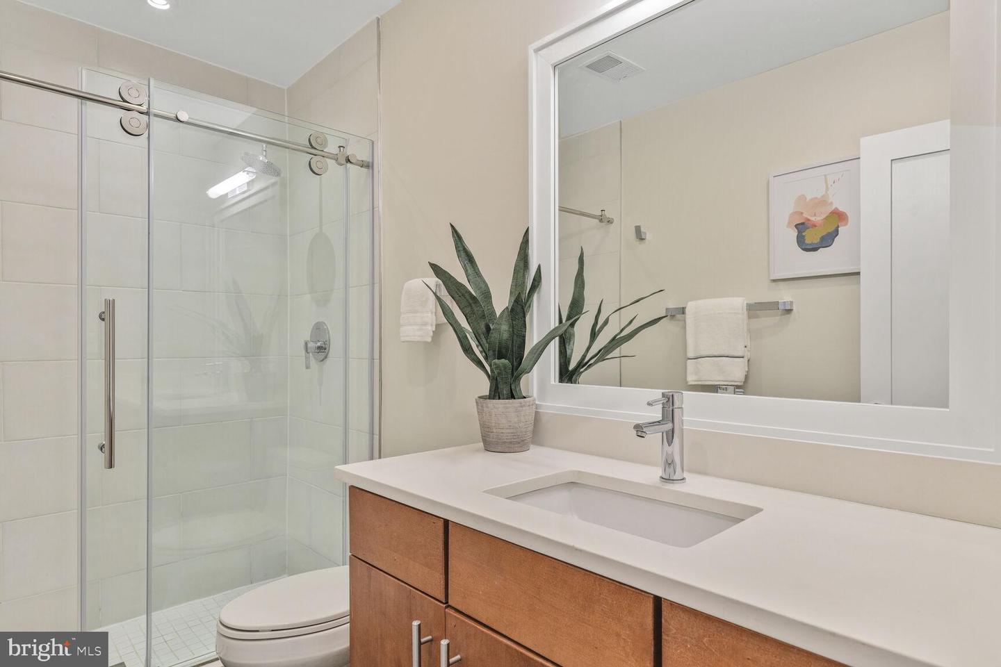 2515 17TH ST NW #5, WASHINGTON, District Of Columbia 20009, 2 Bedrooms Bedrooms, ,2 BathroomsBathrooms,Residential,For sale,2515 17TH ST NW #5,DCDC2199404 MLS # DCDC2199404
