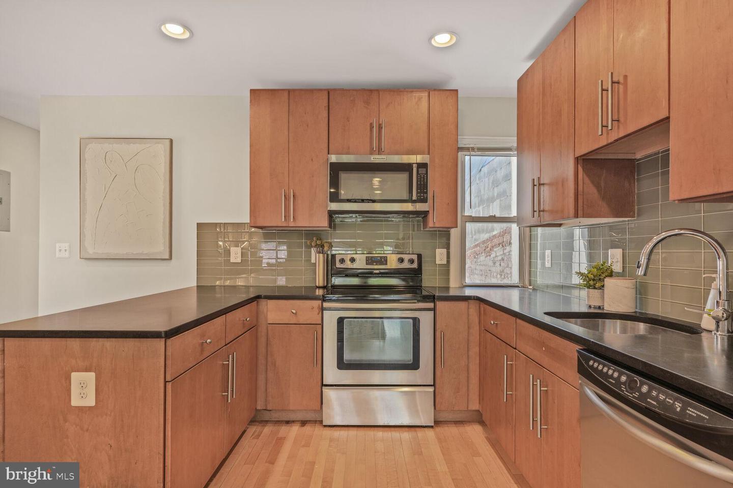 2515 17TH ST NW #5, WASHINGTON, District Of Columbia 20009, 2 Bedrooms Bedrooms, ,2 BathroomsBathrooms,Residential,For sale,2515 17TH ST NW #5,DCDC2199404 MLS # DCDC2199404