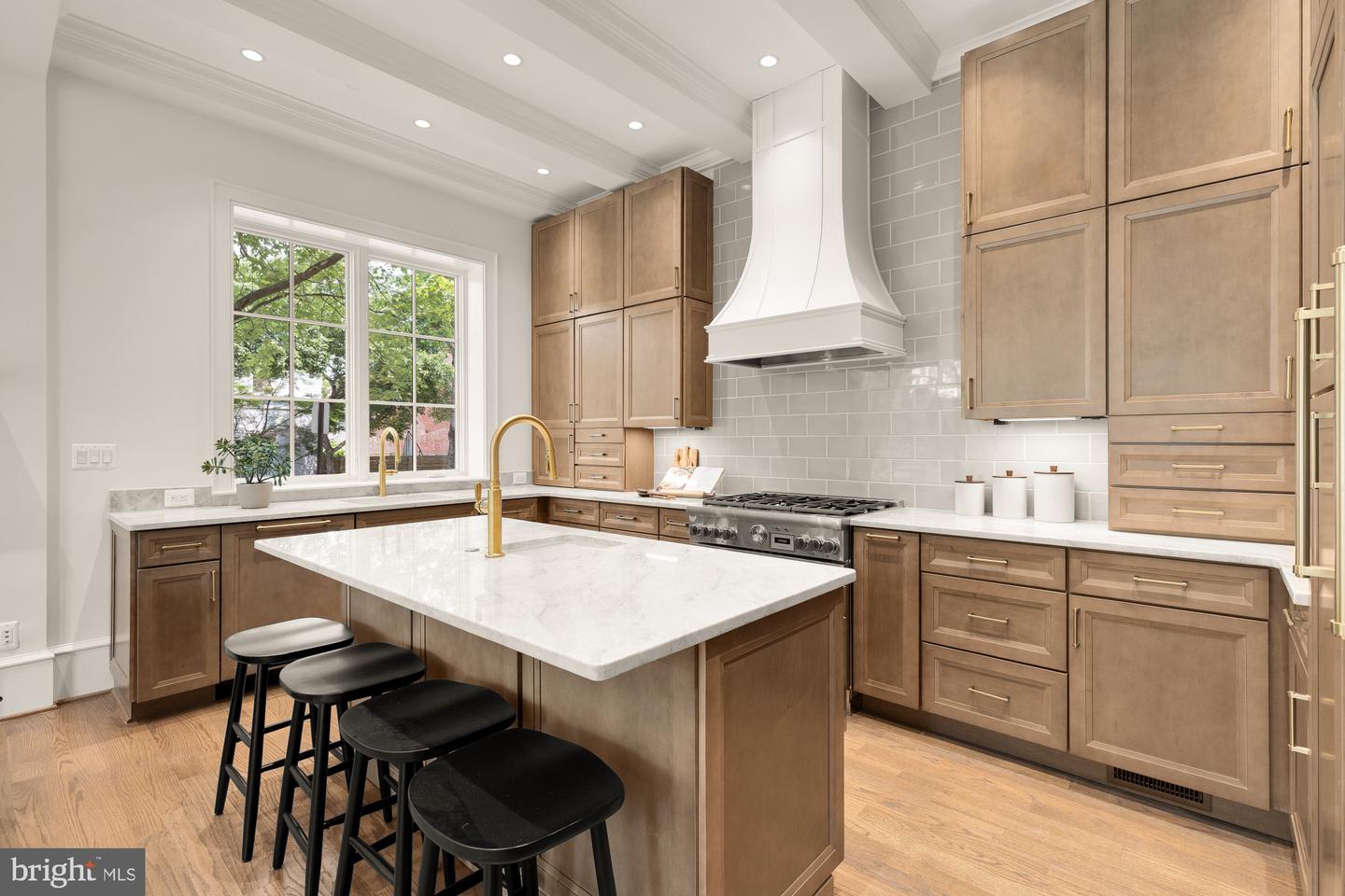 1201 D ST NE, WASHINGTON, District Of Columbia 20002, 5 Bedrooms Bedrooms, ,4 BathroomsBathrooms,Residential,For sale,1201 D ST NE,DCDC2145188 MLS # DCDC2145188